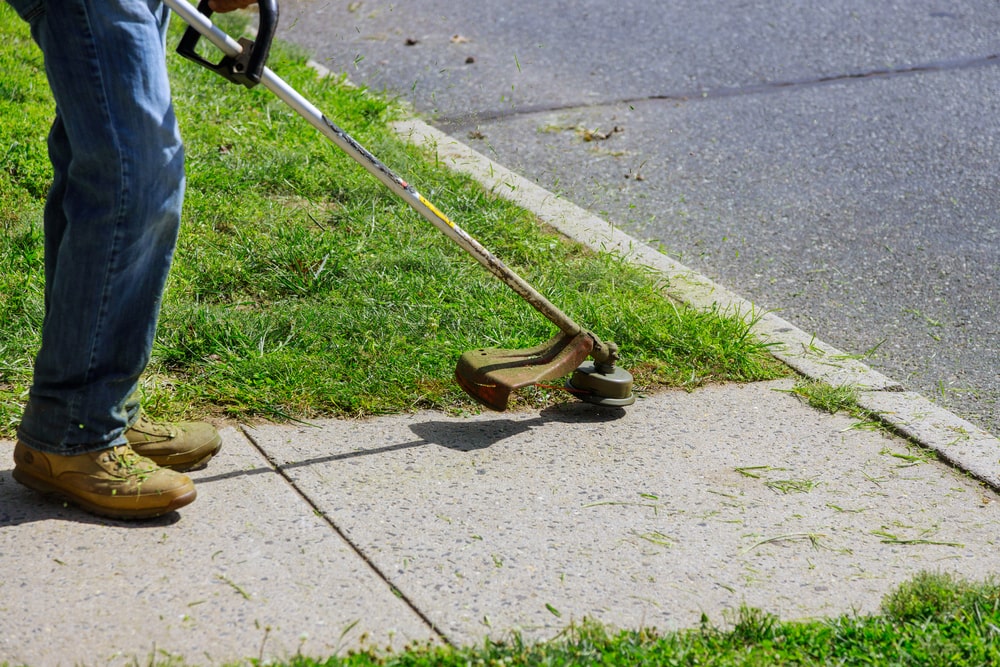 Residential lawn maintenance service