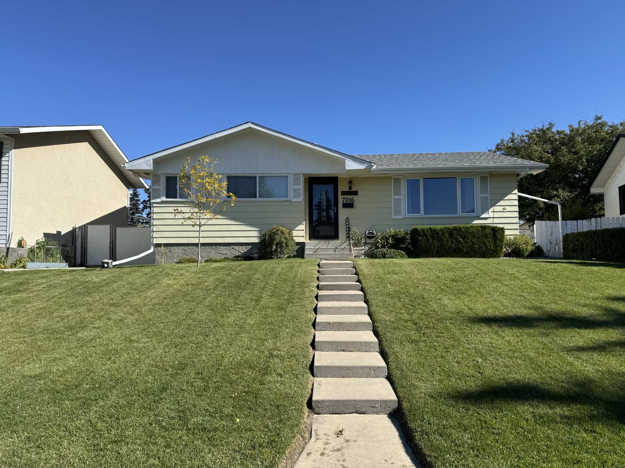 Guide to Hiring a Lawn Care Professional in Calgary